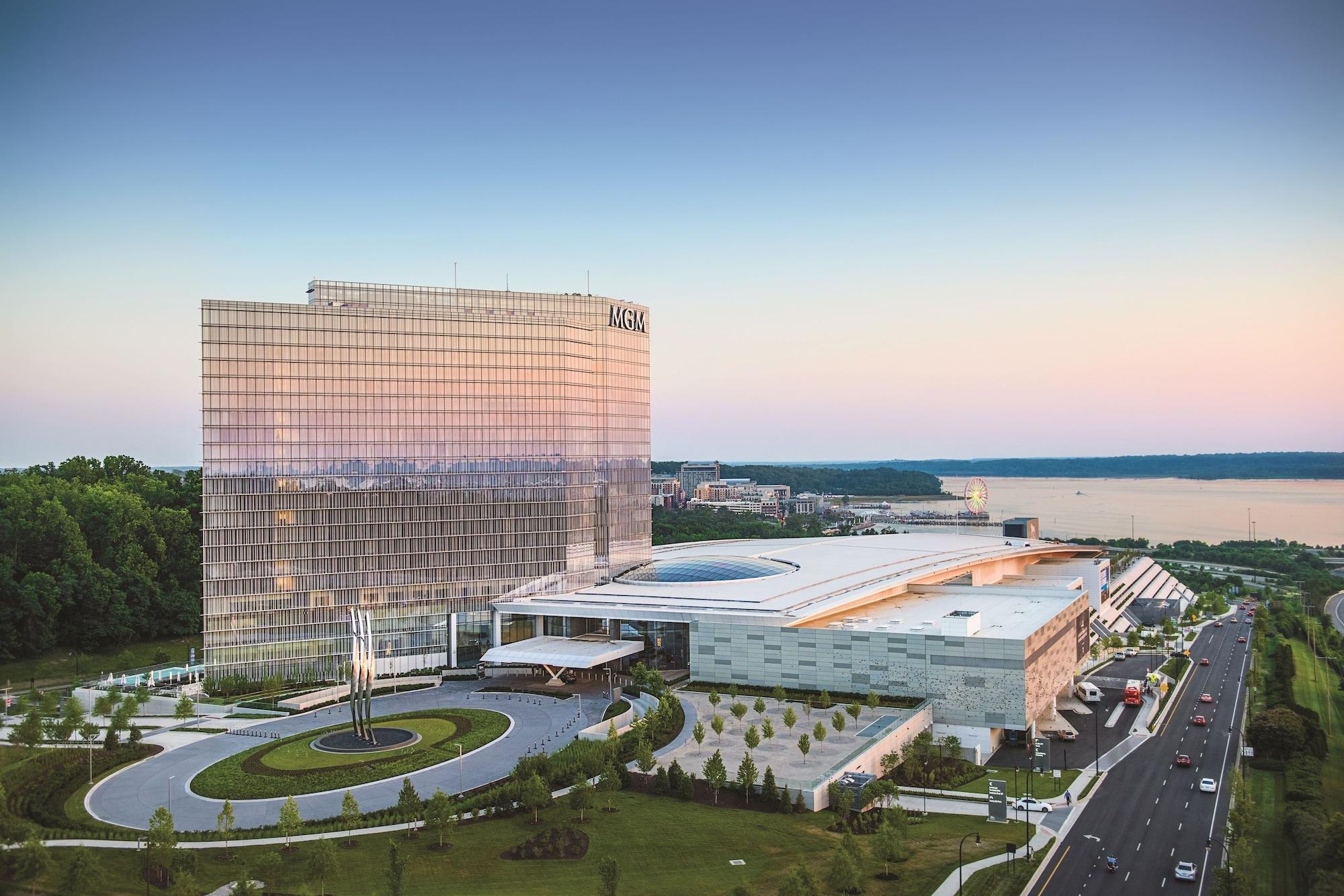 Отель Mgm National Harbor Оксон-Хилл Экстерьер фото